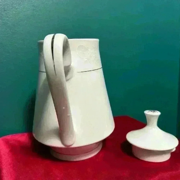 Crown Ming Crochet Coffee - Picture 2 of 9